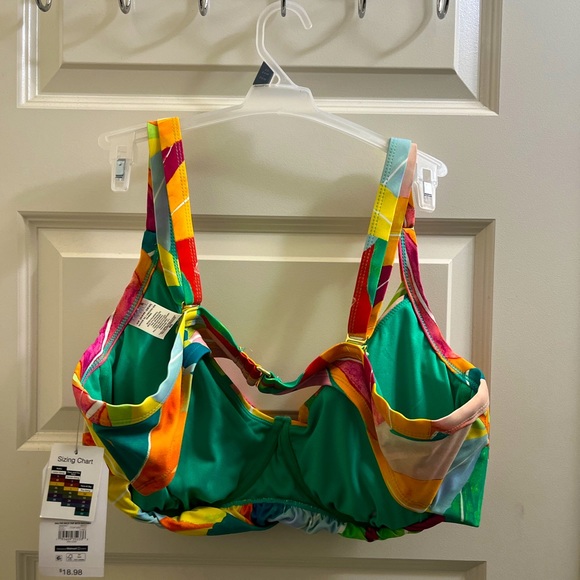 Time and Tru Plus Halter Neck Top With Ruching Multicolored Size 3x NWT - Picture 2 of 4